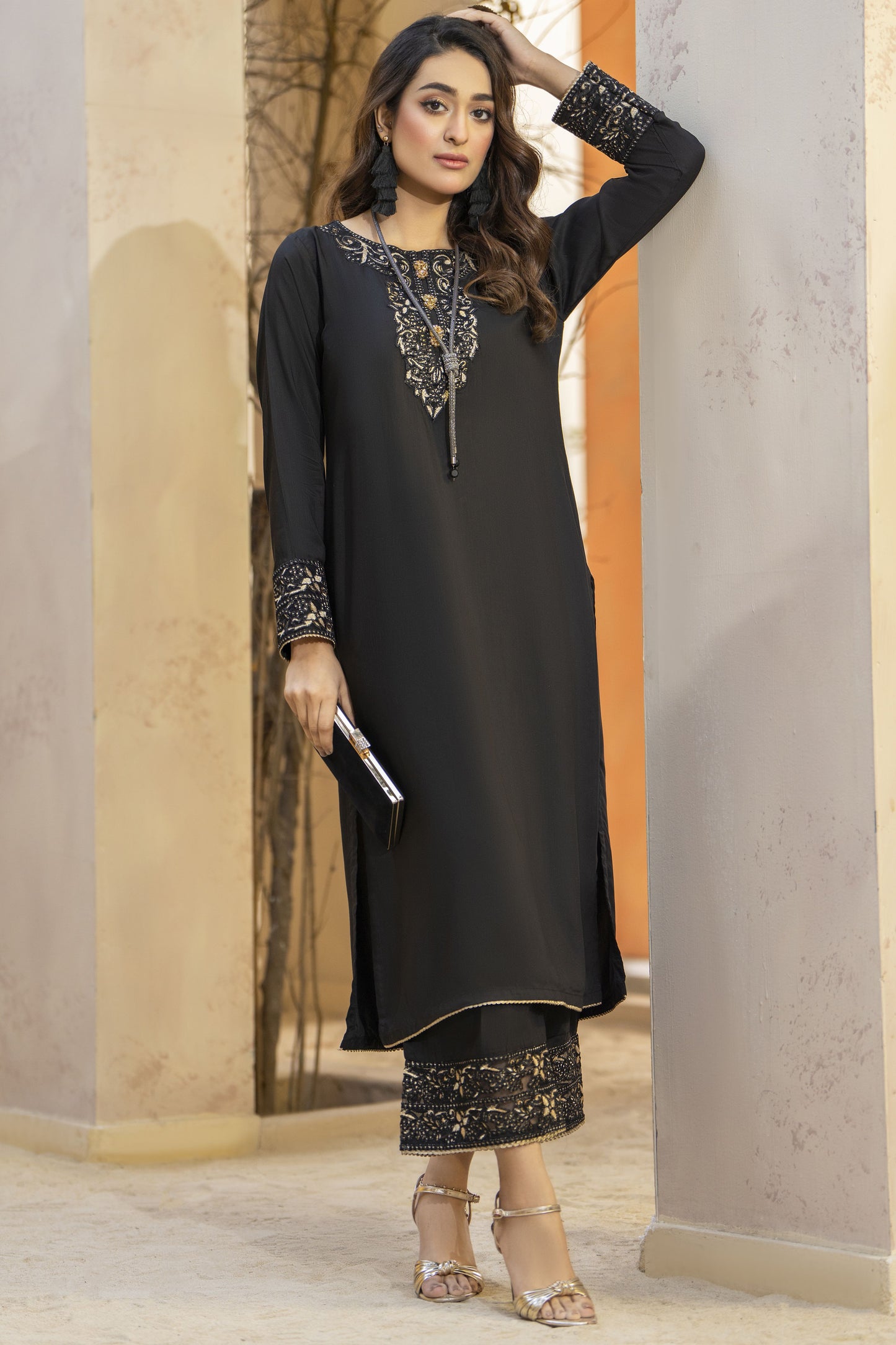 Raima Ready to Wear 2 Pcs Embroidered Dress hi o