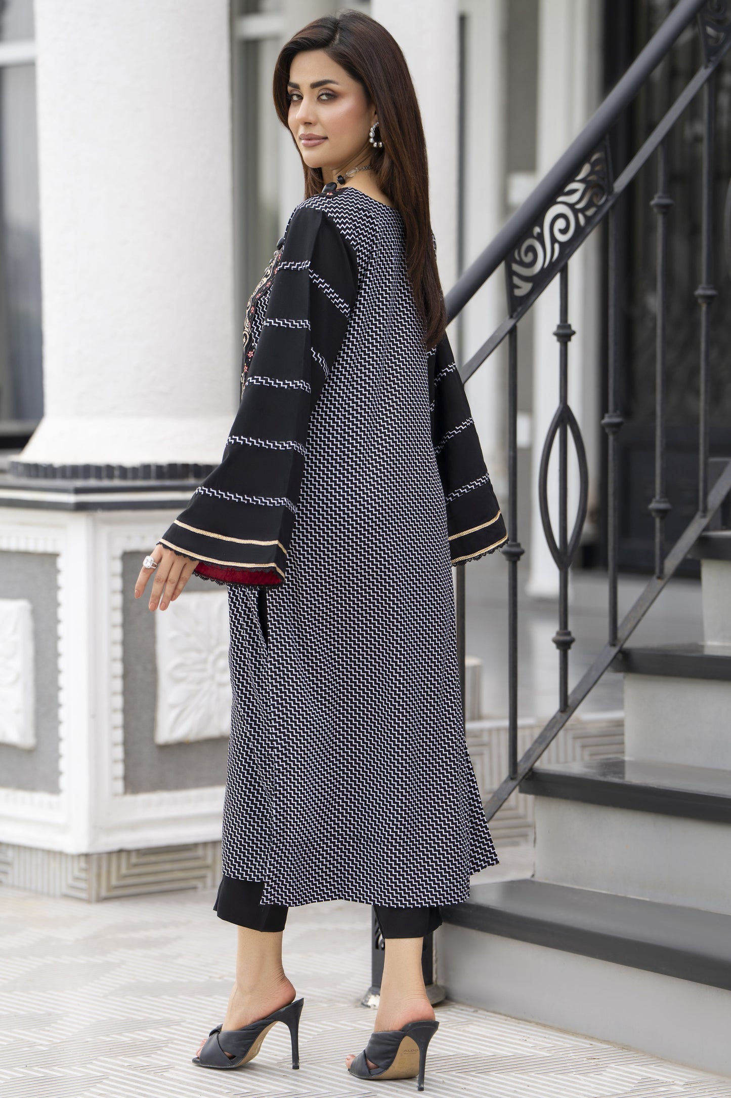 Amna Ready to Wear 2 Pcs Embroidered Dress