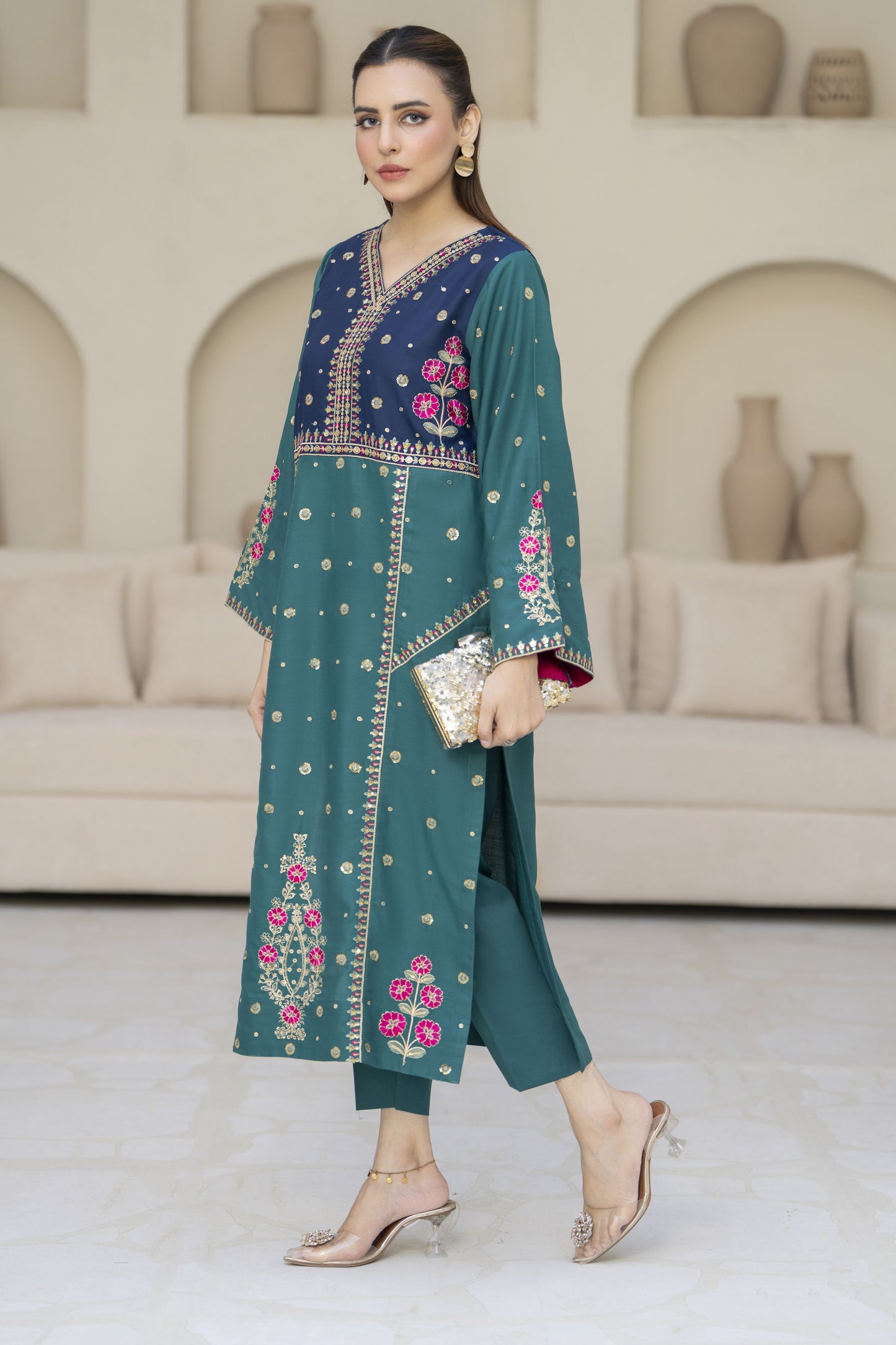 Dilnasheen Ready to Wear 2 pcs Embroidered Dress