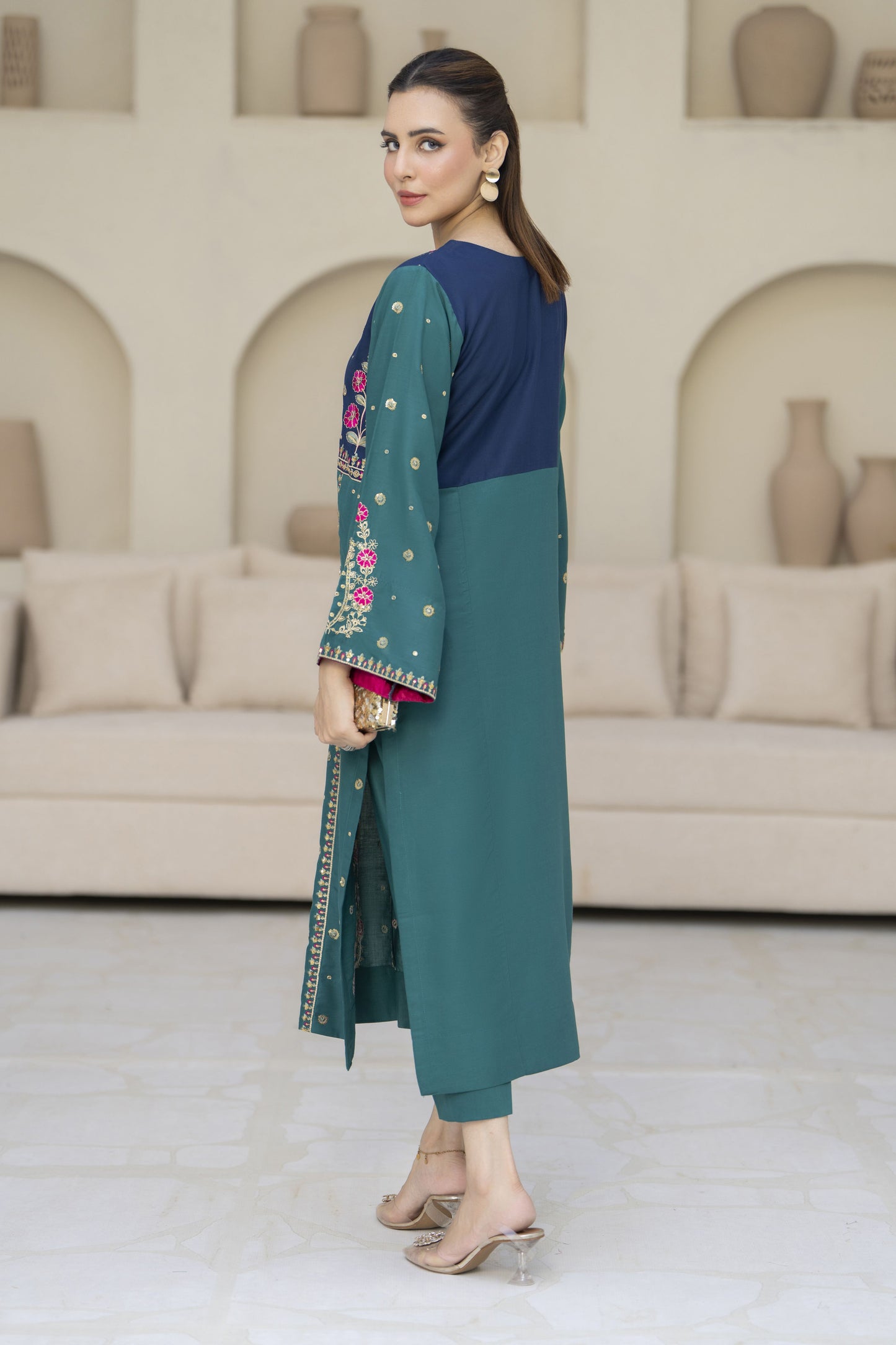 Dilnasheen Ready to Wear 2 pcs Embroidered Dress