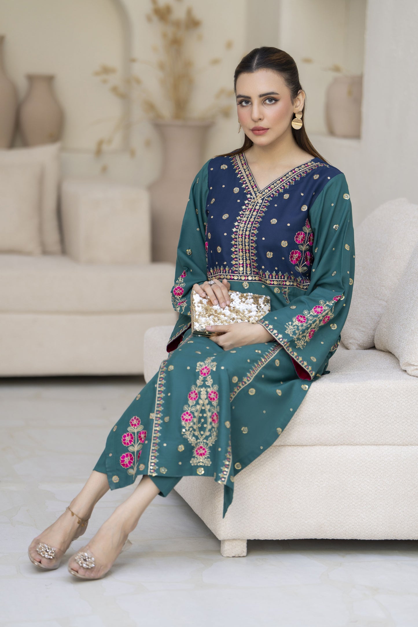 Dilnasheen Ready to Wear 2 pcs Embroidered Dress